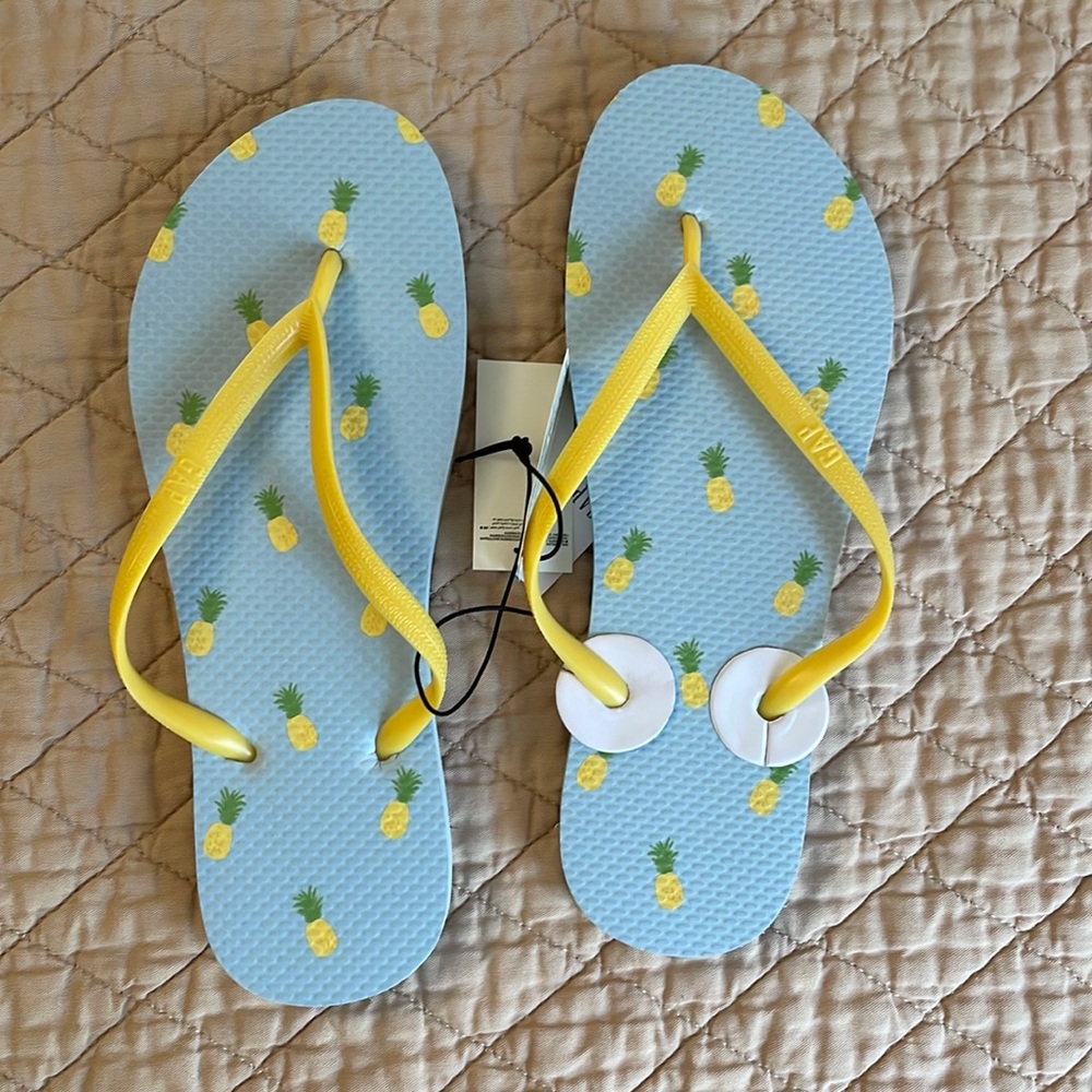 Gap flip flops